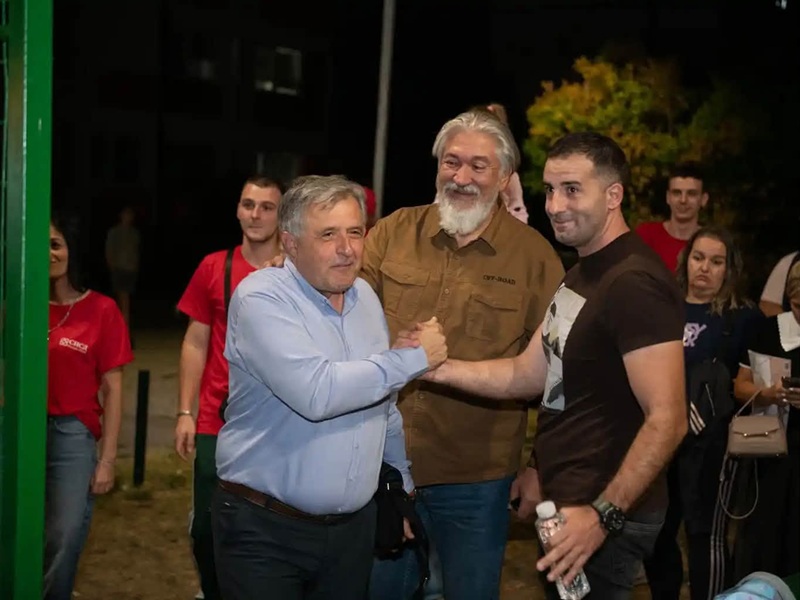 SNSD na Bogdanovića placu: Pitalo se direktno, razgovaralo konkretno