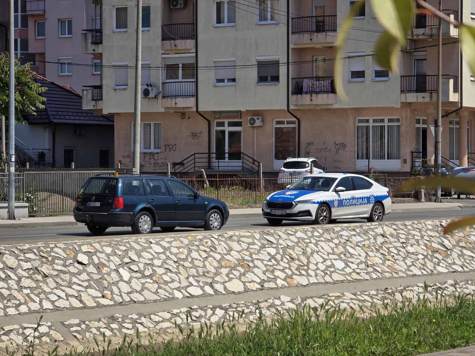 Bijeljina: Motociklista prevezen na Urgentni nakon sudara sa vozilom (FOTO)