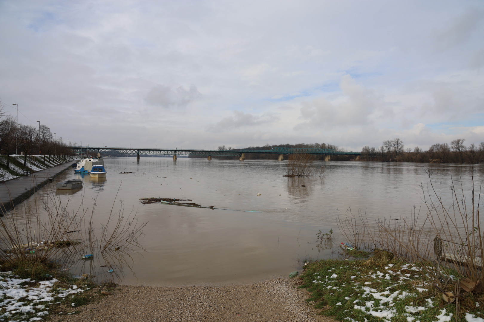 Ekipe i dalje na terenu, prate situaciju: Vodostaj Save u blagom porastu, a Drine u opadanju (FOTO)