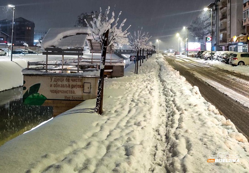 Komunalna policija Bijeljina: Vlasnici dužni da čiste snijeg i led ispred svojih objekata, inače ćemo preduzumati mjere