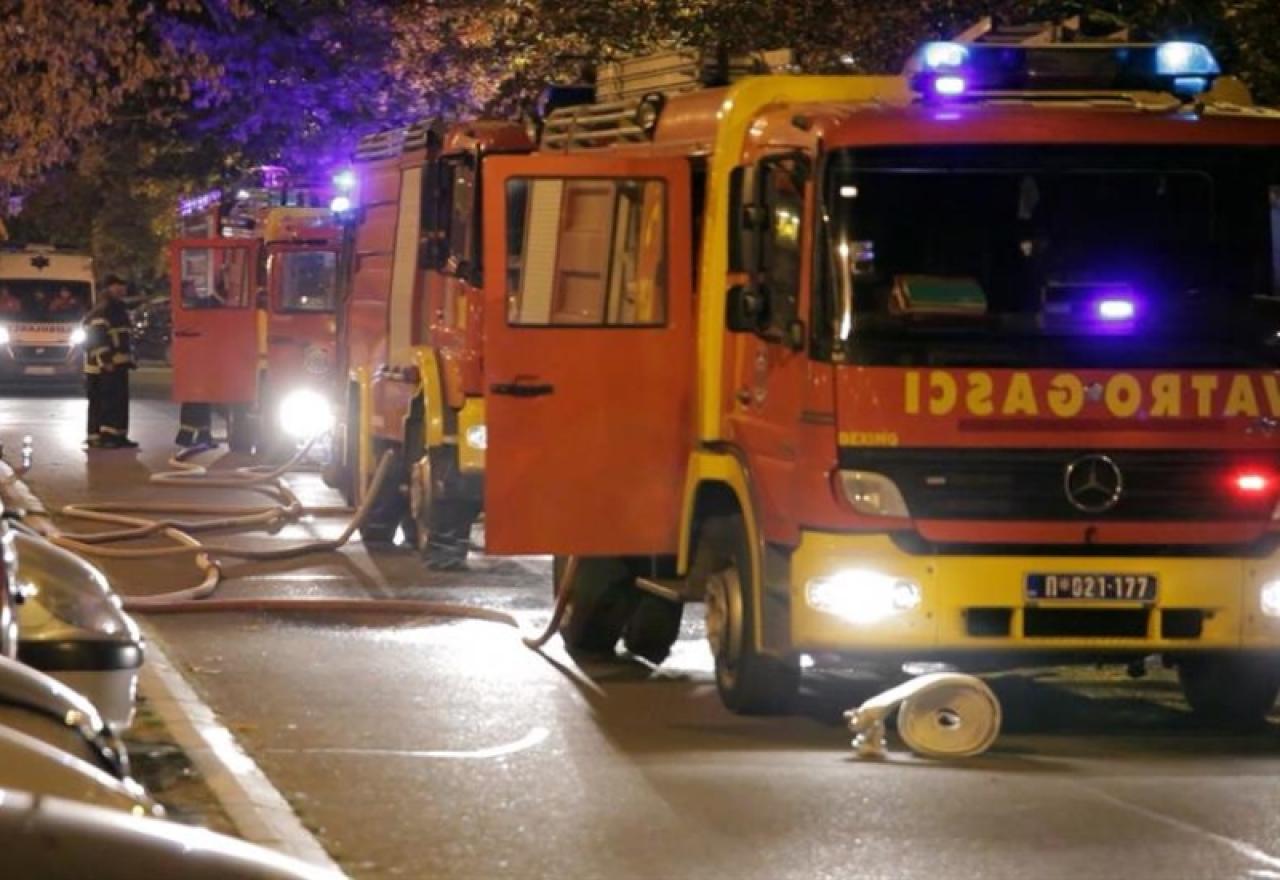 Eksplozija u Beogradu, vatrogasci na terenu