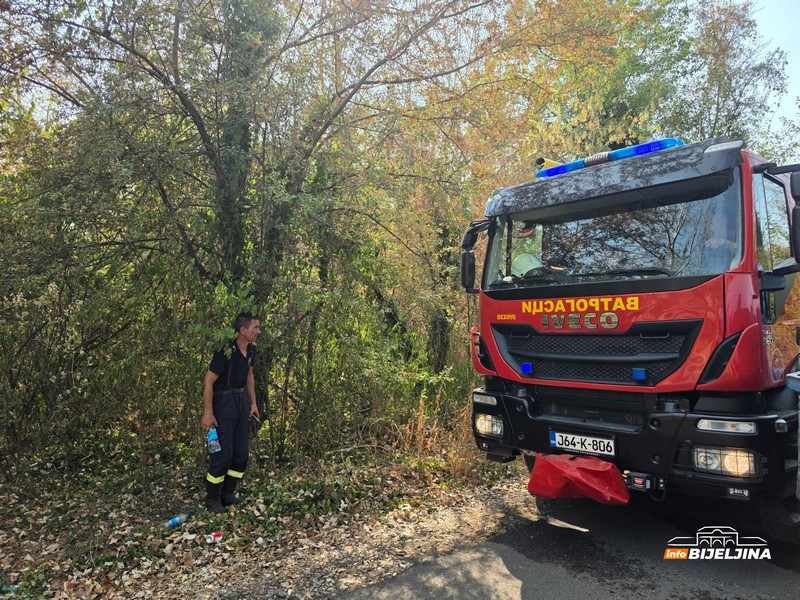 Spasojević o požaru u Amajlijama: Velika je površina, vjerovatno cijelu noć ostajemo ovdje (FOTO)