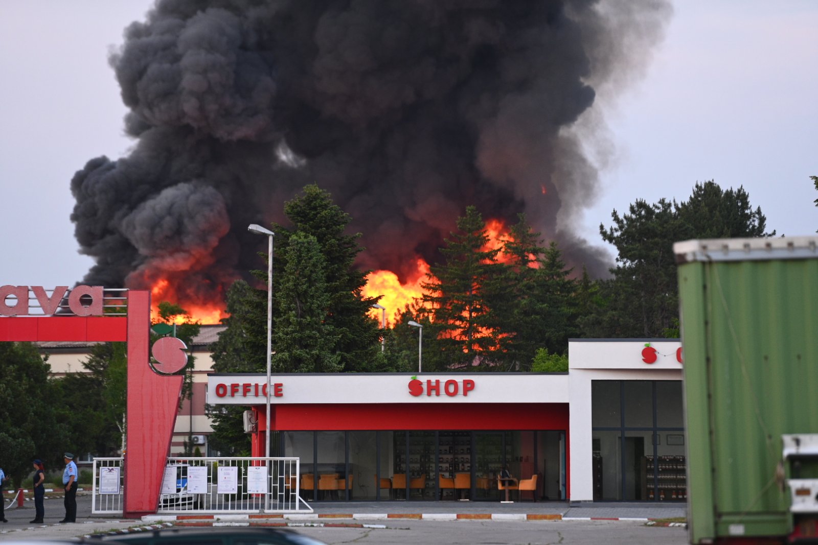 Pogledajte razmjere požara koji je izbio u krugu fabrike 
