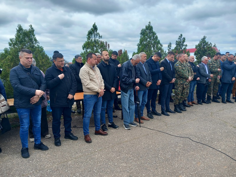 Na groblju u Pučilama obilježena 31 godina od bitke za Banj brdo (FOTO)