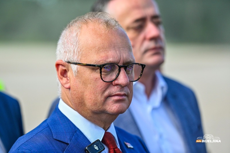 Goran Vesić i dalje u bolnici