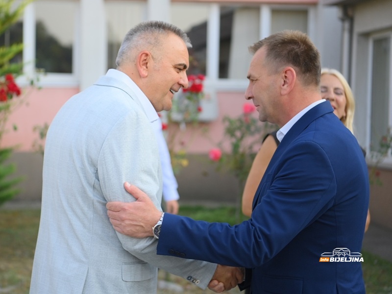 Cvijanovićeva i Minić se  sastali sa Gajićem, Ugljevik dobija novi vrtić (FOTO)