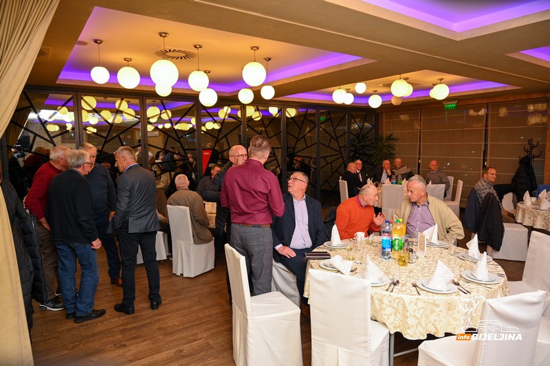 Radnici “Hidromontaže” se okupili u Bijeljini: Firma koja je iza sebe ostavila fabričke gigante i neraskidiva prijateljstva (FOTO)