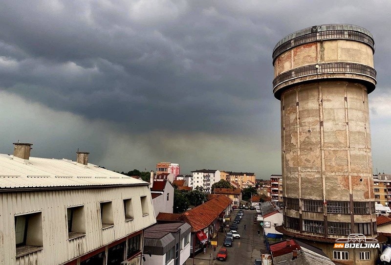 Prepoznatljiv bijeljinski simbol: Kako je vodotoranj izgledao u prošlosti (FOTO)