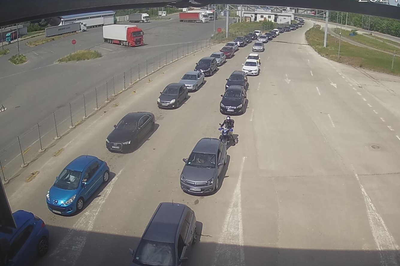 Kolaps na Rači, kilometarska kolona na ulazu u BiH (FOTO)