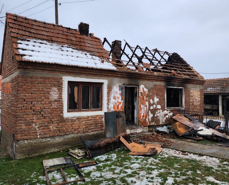 Solidarnost u Bijeljini: Od Fejsbuk statusa do nove kuće za Stojiće (FOTO)