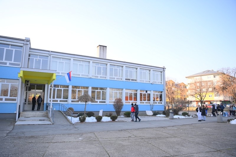 Bijeljina: Pojačano prisustvo policajaca u blizini škola, danas počelo drugo polugodište