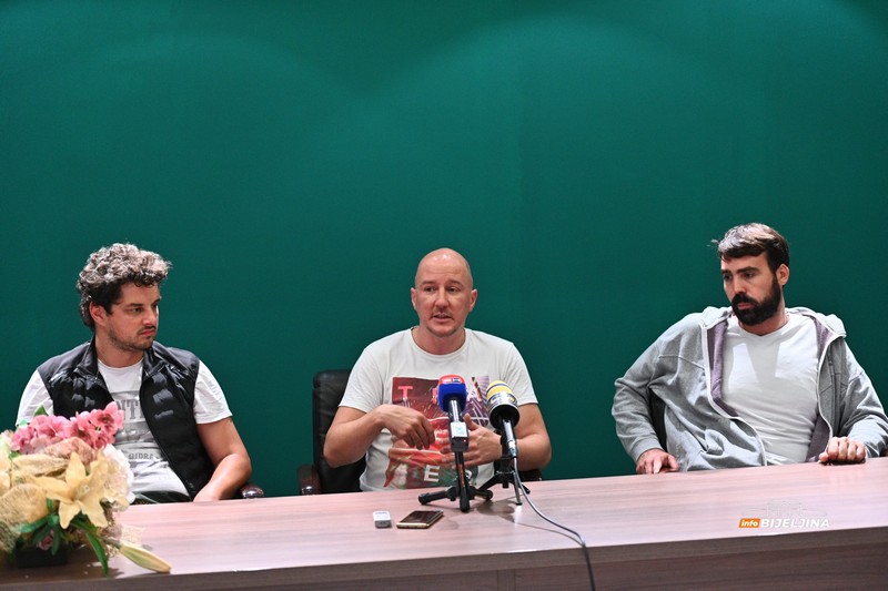 „Audijencija“ izvedena u Bijeljini - Smijemo li razmišljati drugačije? (FOTO)