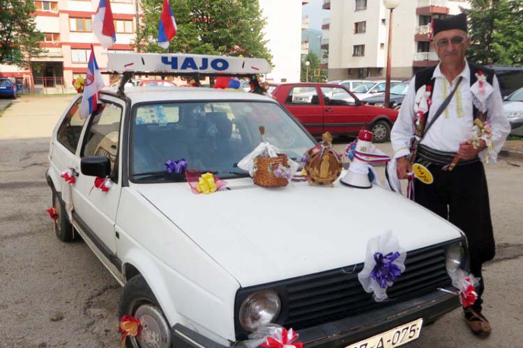 Čajo Momčilo Momo Rajak ima sve manje posla: Oženio 118 momaka, a nijedan se nije razveo