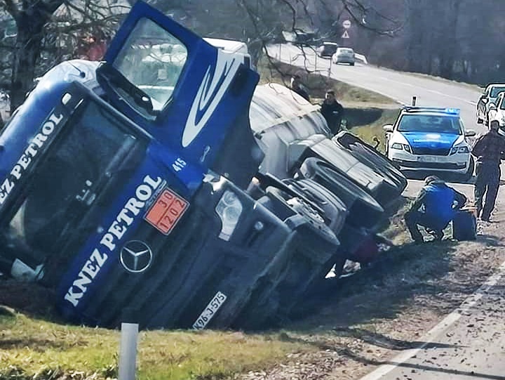 Nezgoda kod Doboja, prevrnula se cisterna