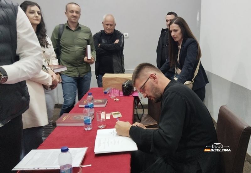 Sabrana djela prote Marka Popovića predstavljena u Zvorniku: Neprocjenjivo blago za čitalačku publiku (FOTO)