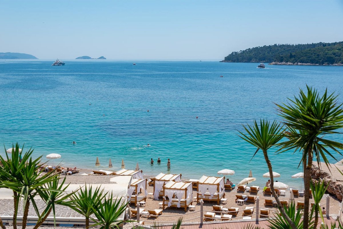 Na hrvatskoj plaži osvanula tabla s pravilima ponašanja, kazne od 50 do 150 evra