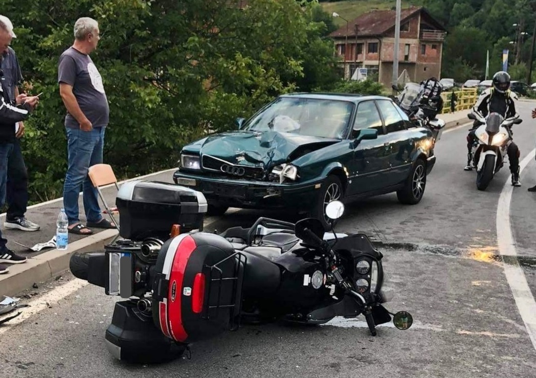 Milići: Motociklista teško povrijeđen u sudaru