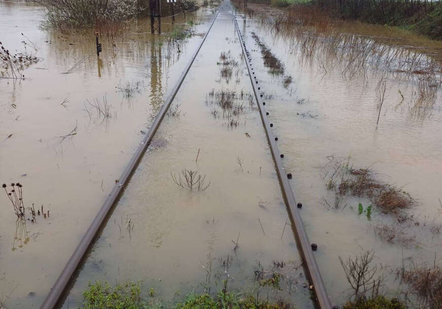 Poplave zaustavile vozove: Otkazane linije iz Novog Grada do Blagaja i Dobrljina