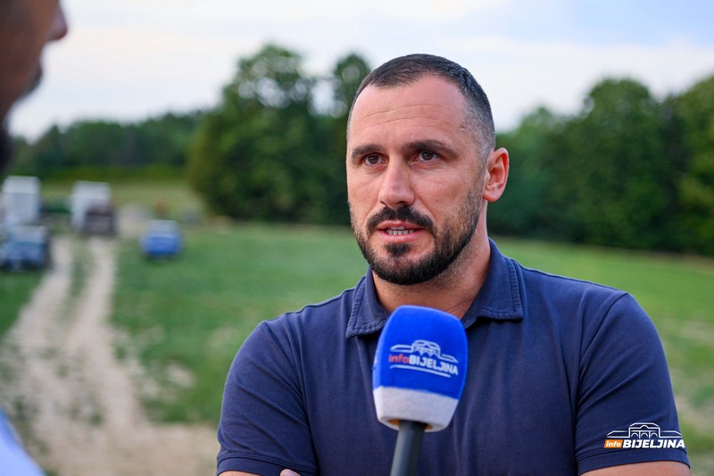 InfoBijeljina u Dragaljevcu: Brojne kuće zaključane, a nekad se po cijeli dan orila pjesma (FOTO, VIDEO)