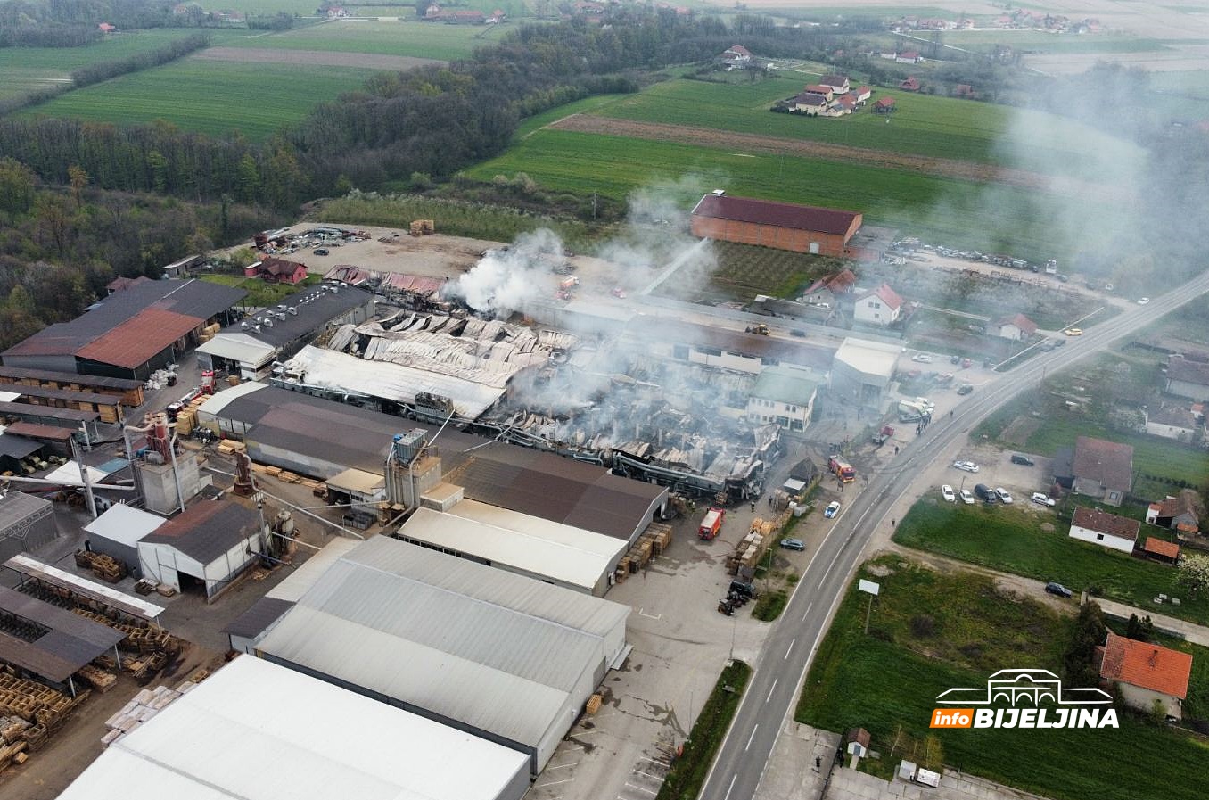 Snimak iz vazduha: Pogledajte razmjere velikog požara u Bijeljini (FOTO, VIDEO) 