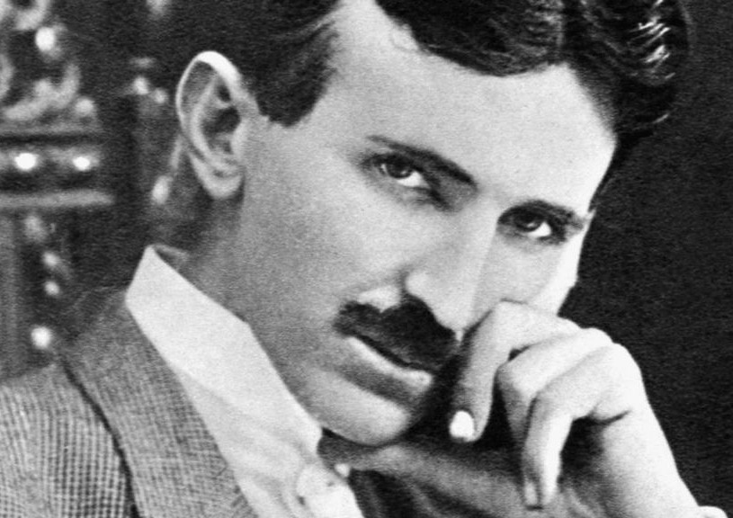 Kako su zaista izgledali Tesla, Njutn i Nefertiti? AI 