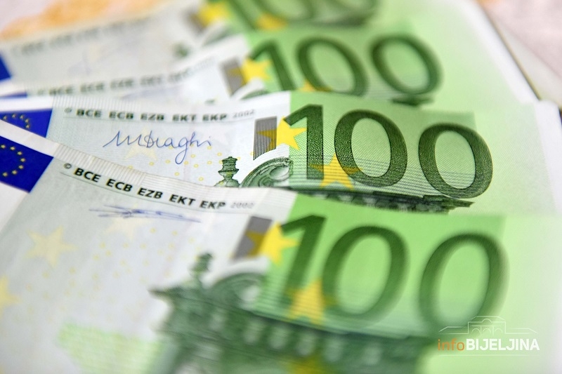 Dao 3.000 evra za auto, mladić uzeo novac i pobjegao