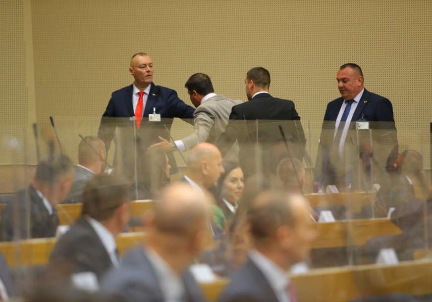 Vukanović o incidentu u Narodnoj skupštini (VIDEO)