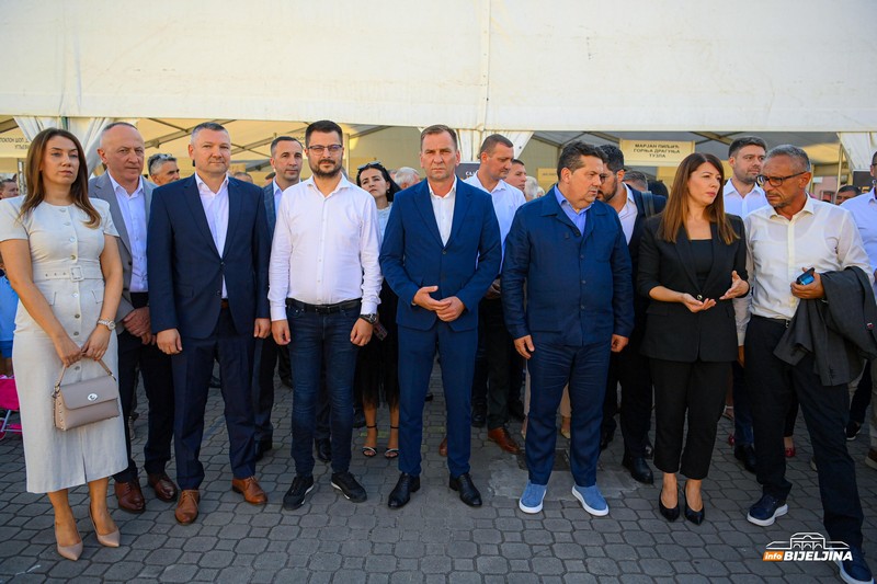 Sajam šljive, voćnih rakija i meda u Ugljeviku okupio 91 izlagača: Podmajevički kraj nadaleko čuven (FOTO)