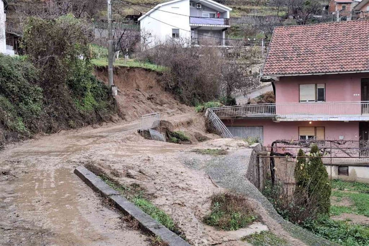 Drama u Mostaru: Klizišta ugrožavaju kuće