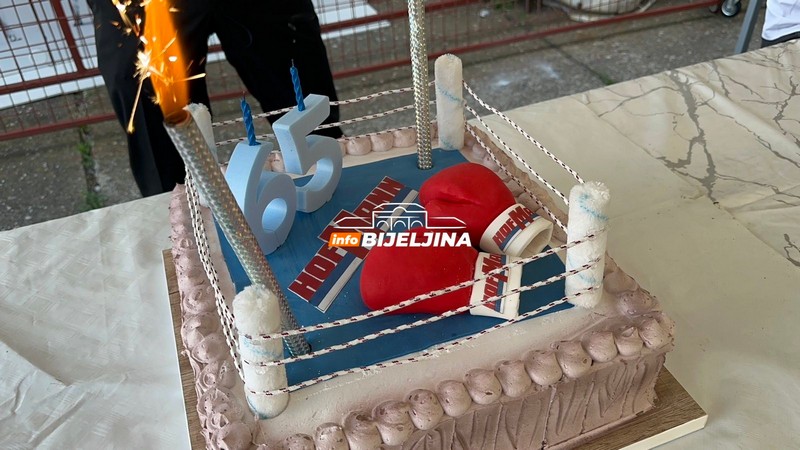 Bijeljina: Miodrag Miško Hofman proslavio 65. rođendan i odlazak u penziju