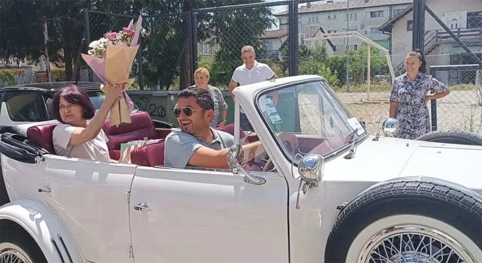 Nesvakidašnji ispraćaj: Snježana u old tajmeru