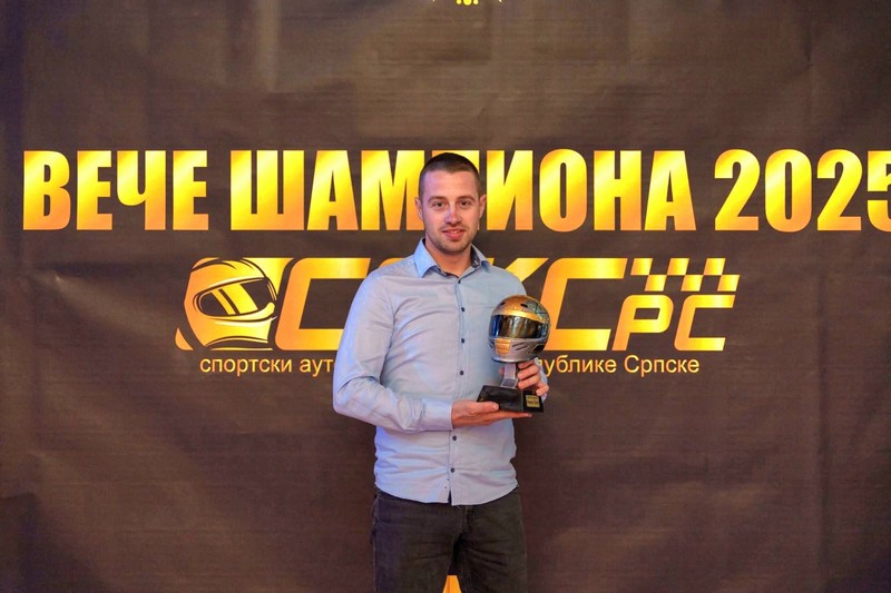 Zlatna kaciga prvi put u Bijeljini: Nemanji Pejčiću najveće priznanje u domaćem autosportu (FOTO)