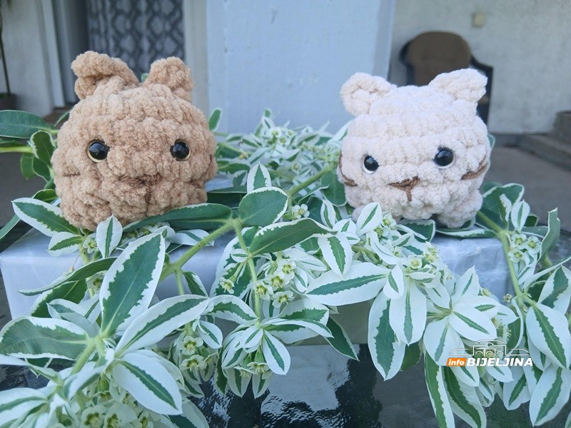 Djevojčica iz Ugljevika pravi unikatne igračke od vunice: Na jednu “potroši” četiri sata, zaradi džeparac (FOTO)