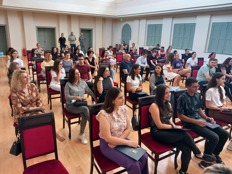 Grad dodijelio priznanja najboljim učenicima, nastavnicima i profesorima (FOTO)