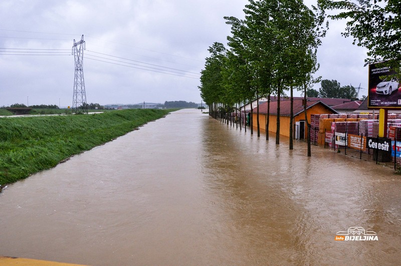 Deset godina od katastrofalnih poplava u Semberiji – prizori koji se ne zaboravljaju lako (FOTO)