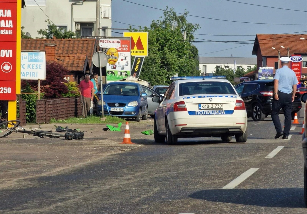 Detalji nezgode u Bijeljini: Povrijeđeni motociklista i biciklista