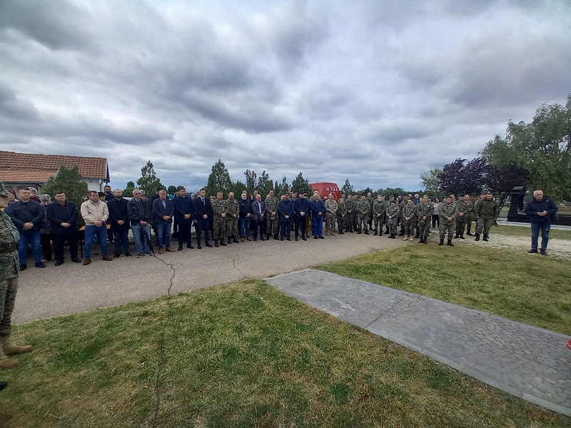 Na groblju u Pučilama obilježena 31 godina od bitke za Banj brdo (FOTO)