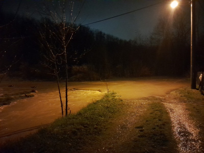 Vremenska prognoza nije dobra: Banjaluka pod vodom, POPLAVLJENE ULICE, trotoari, garaže