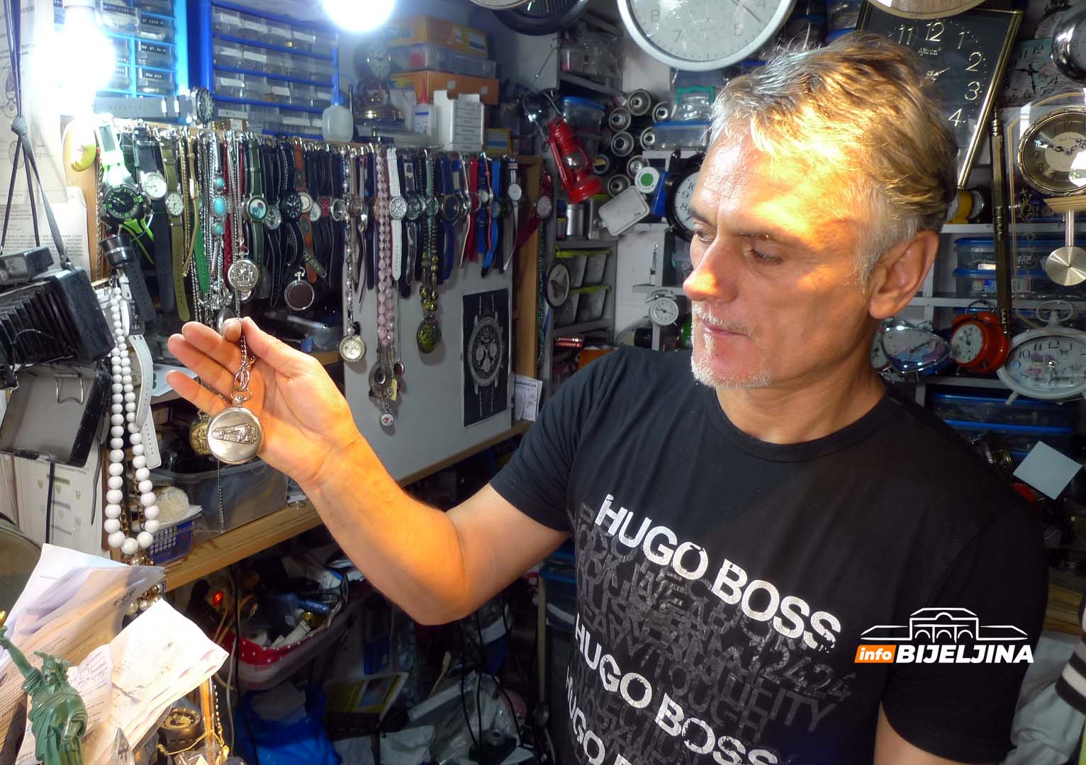 Radio i u Londonu: Bijeljincima satove popravlja magistar sociologije