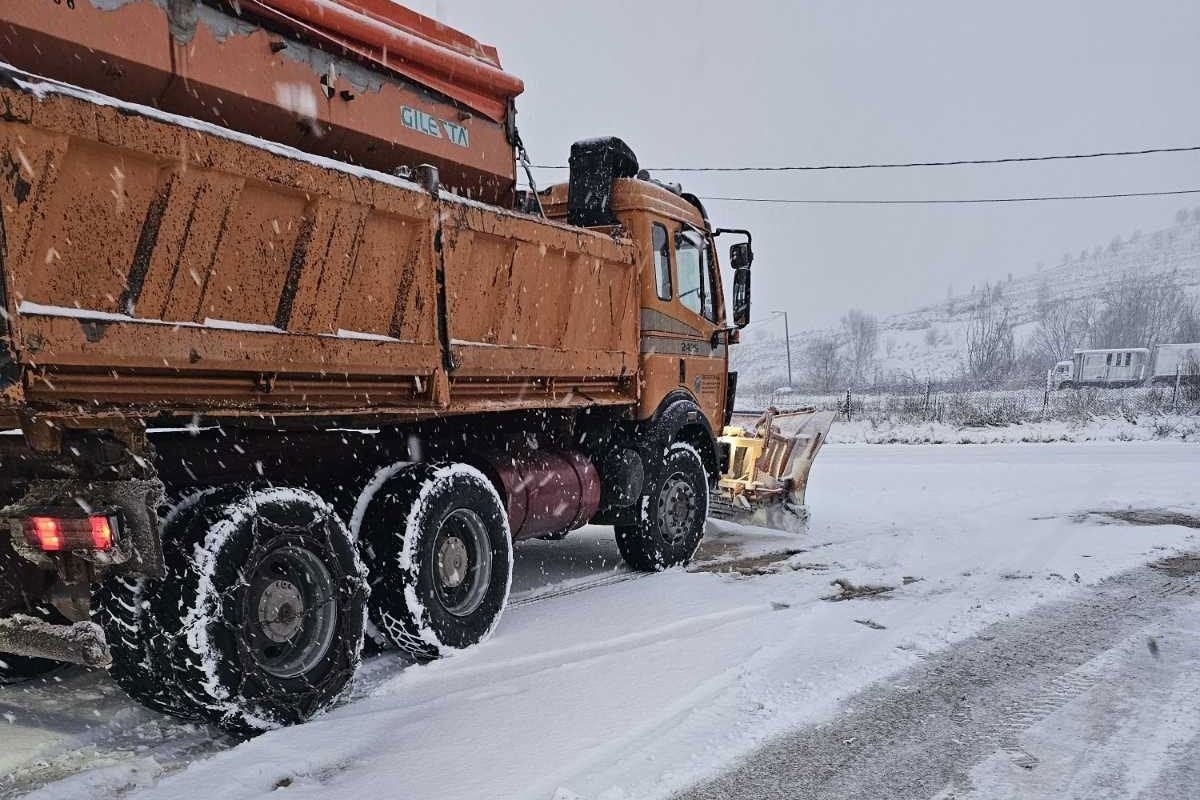 Sudar grtalice i dva automobila kod Gradiške