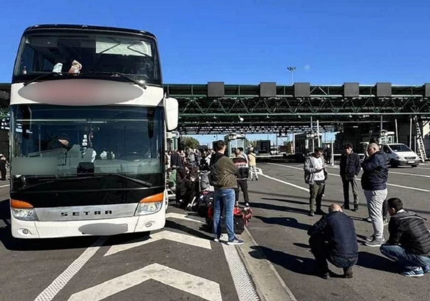 Zaustavili autobus, otvorili mini frižider, pa zanijemili od prizora (VIDEO)