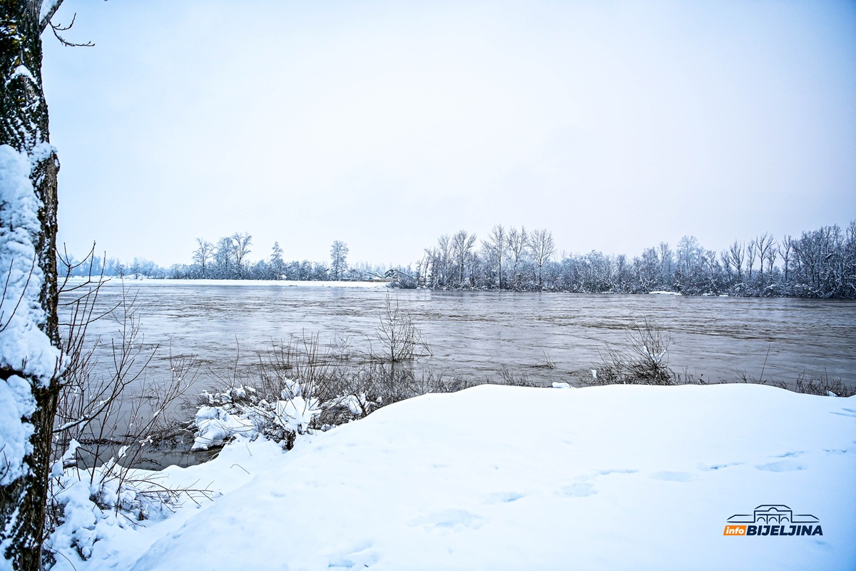 Na većini rijeka u Srbiji opadanje vodostaja