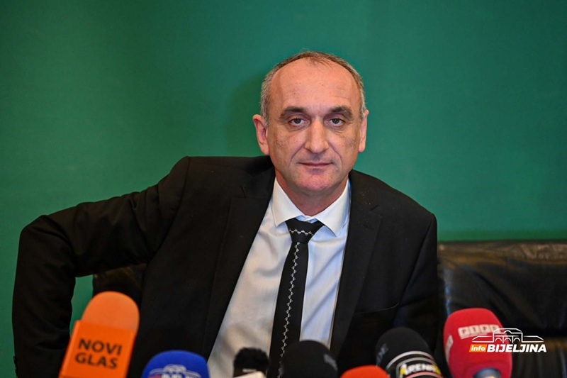 Grujičić: Na moje ime vode se samo monitor i rashodovan računar, preda mnom je deseta ofanziva