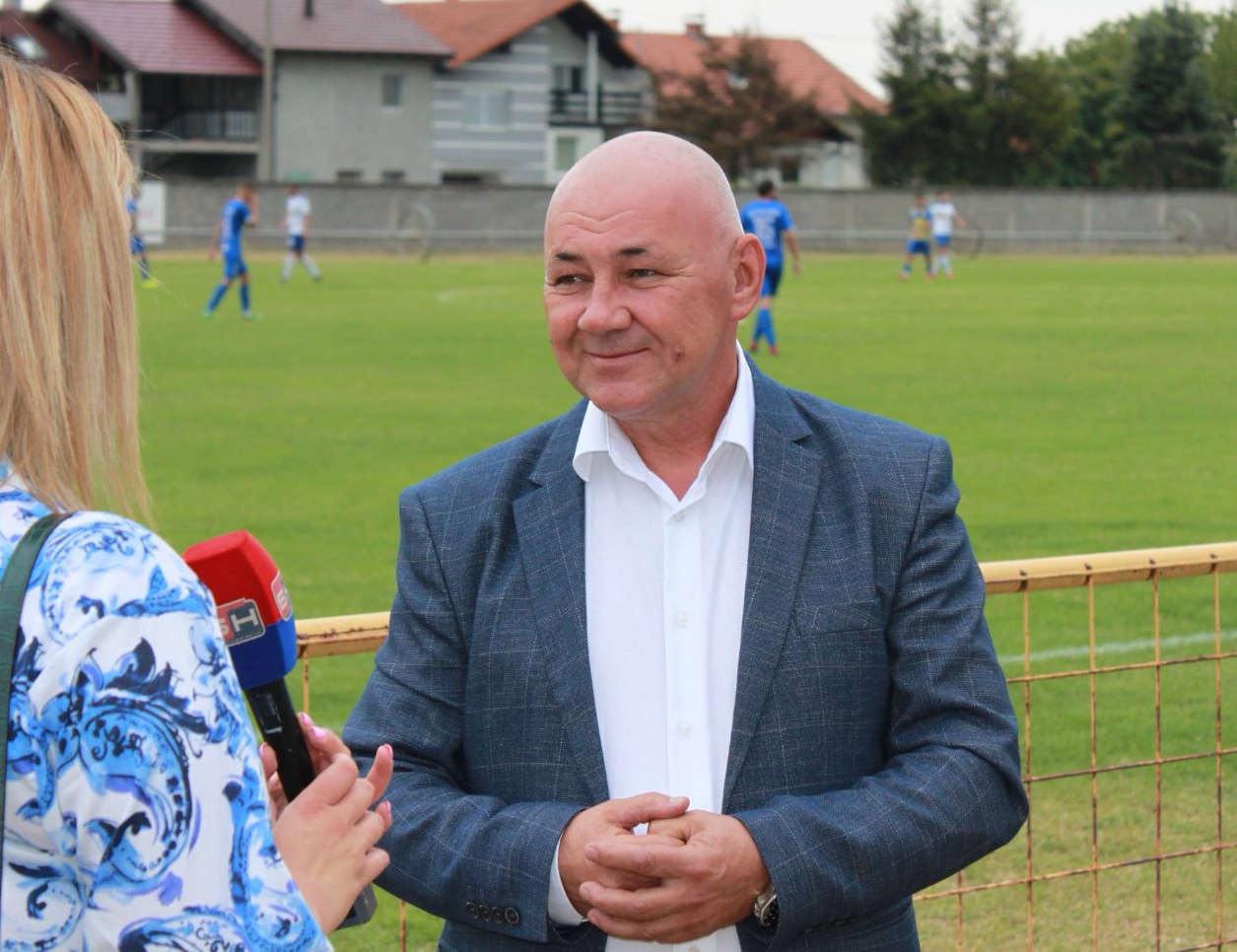 Milenko Cico Zupur donirao ogradu vrijednu 25.000 KM Fudbalskom klubu “Proleter” Dvorovi (FOTO) 