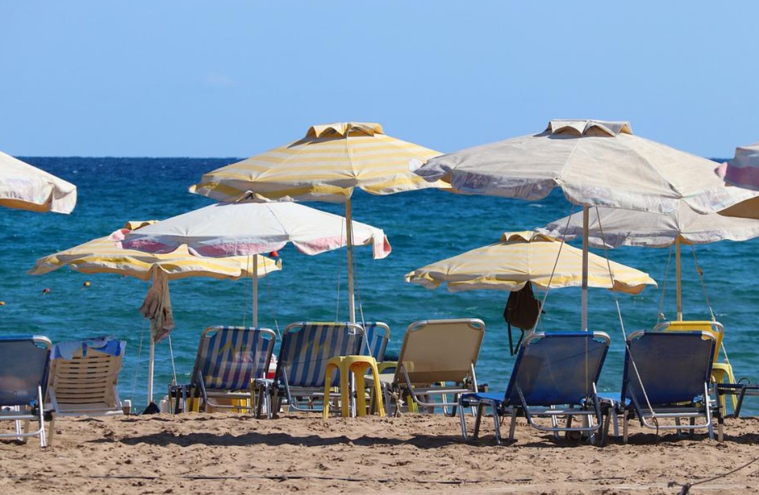 Koje su cijene ležaljki na plažama u Crnoj Gori za ljeto 2022.