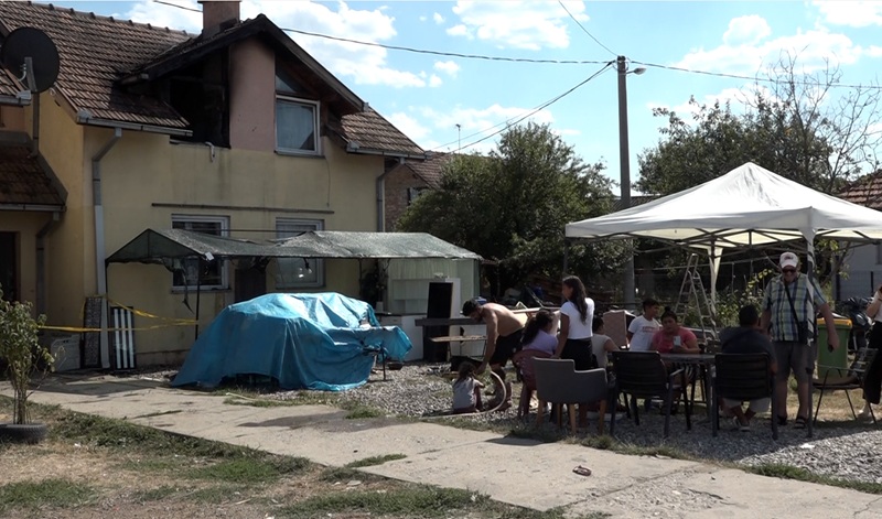 Požar u Brčkom: Spašavajući jednogodišnje dijete skočio kroz prozor i slomio nogu