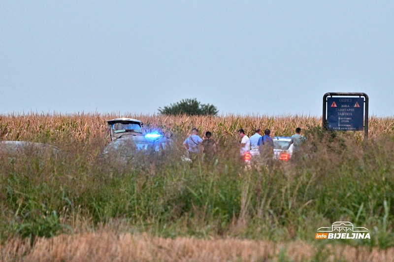 Tragedija u Bijeljini: Žena pala sa bicikla pod traktorsku prikolicu i poginula (FOTO)