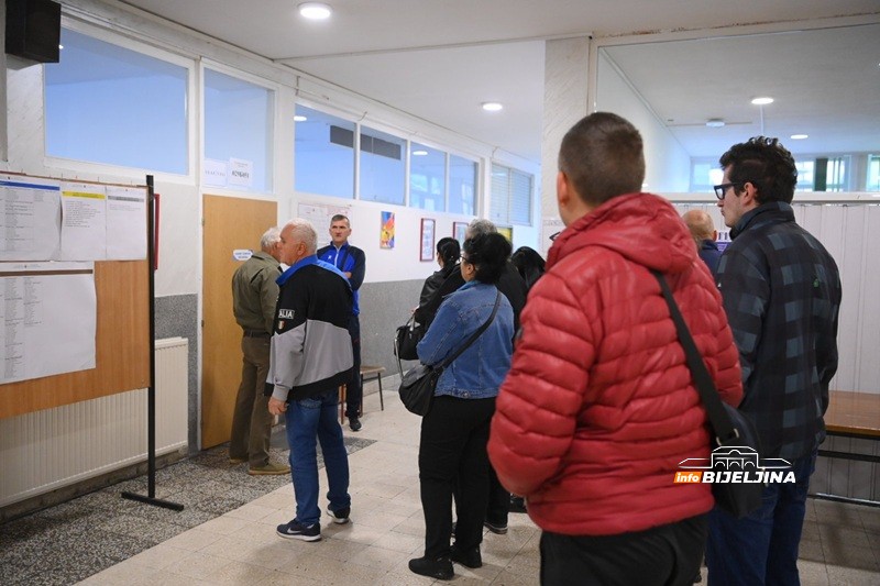 Reporteri InfoBijeljine na biralištima: Koliko traje glasanje? (FOTO)