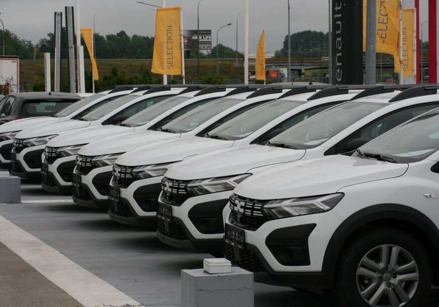 UIO nabavila 24 nova automobila: Za obnovu voznog parka 600.912 KM