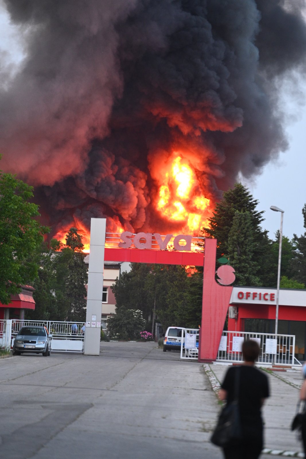 Pogledajte razmjere požara koji je izbio u krugu fabrike 